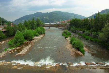 Río Caudal en Mieres (Fot.Cheluis - AF Semeya) Río Caudal en Mieres (Fot.Cheluis - AF Semeya)