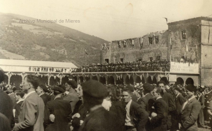 Inauguración de las obras de reconstrucción del Palacio de Camposagrado para hogar escolar (ca.194?)