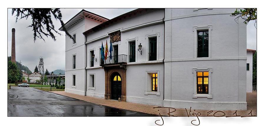 Palacio de Camposagrado, actual Instituto Bernaldo de Quirós -ESO- | José Ramón Viejo