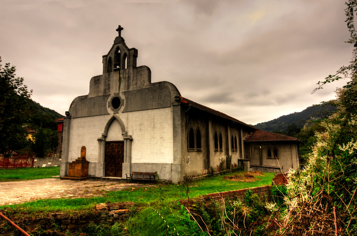 Vista a la Iglesia de Ablaña (Fot.Yolanda Suarez - AF Semeya)