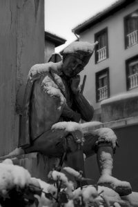 Asturiano Monumento a Teodoro Cuesta nevado (Fot. Carlos Salvo - AF Semeya)