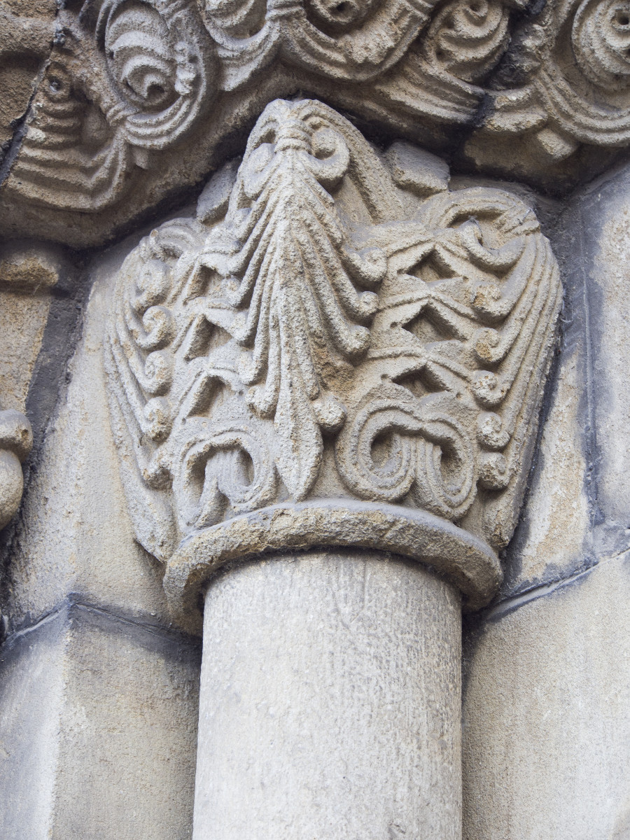 Capitel Motivos Vegetales Iglesia de Santa Eulalia (Fot. Carlos Salvo - AF Semeya)