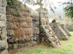 Contrafuertes Depósito de aguas  - Villapendi