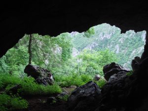 Cueva encima del tunel (Fot: Asoc. Cultural Los Averinos)
