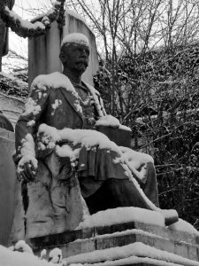 Detalle Monumento a Teodoro Cuesta nevado (Fot. Carlos Salvo - AF Semeya)