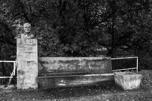 Fuente y busto de Salustiano Fernández. Área recreativa Rozamayor- El Ranchu (Fot.: Ana Belén Rodríguez - AF Semeya).