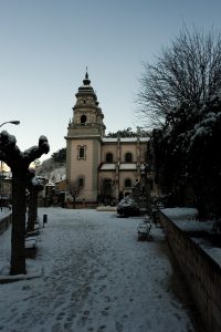 Iglesia de San Juan Bautista nevada (Fot. Carlos Salvo - AF Semeya)