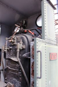 Interior de la locomotora de vapor FM 102