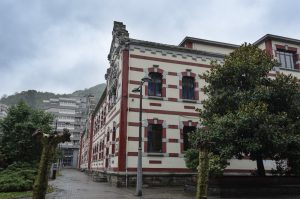 Lateral Colegio Aniceto Sela (Fot. Yolanda Suárez - AF Semeya)