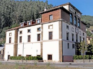 Lateral Palacio de Figaredo