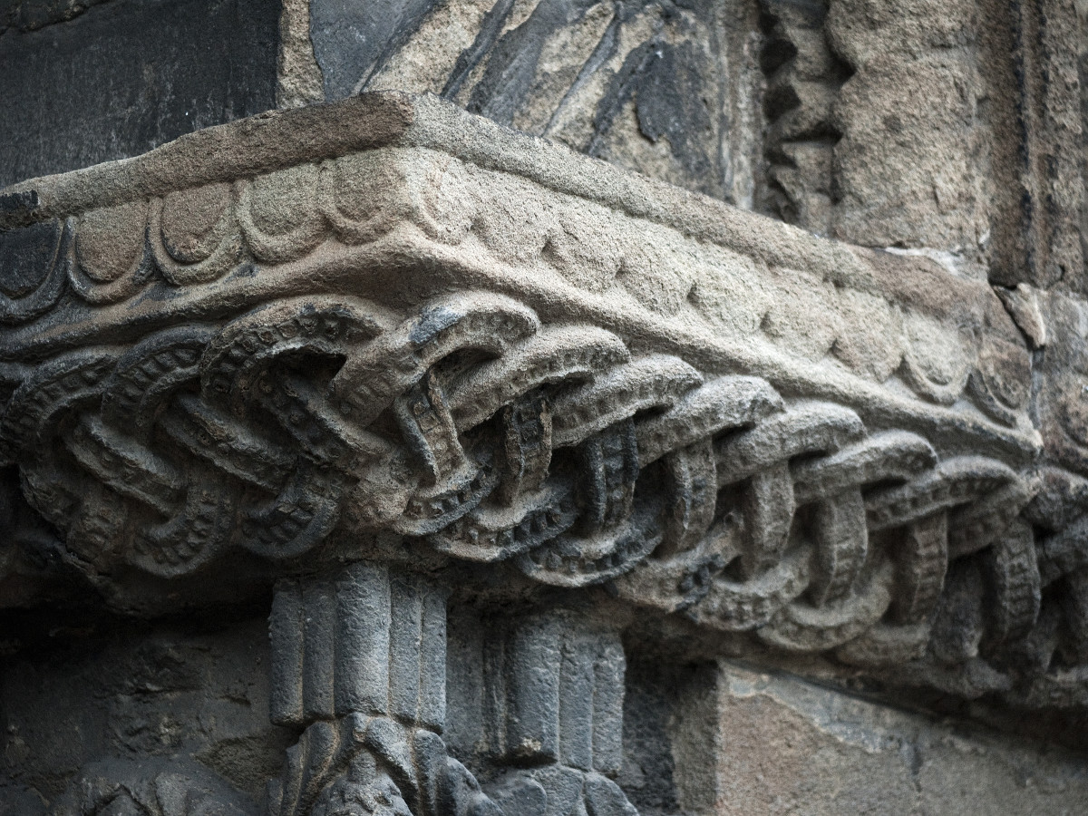 Metopa Entrelazos Raíz Celta Iglesia de Santa Eulalia (Fot. Carlos Salvo - AF Semeya)