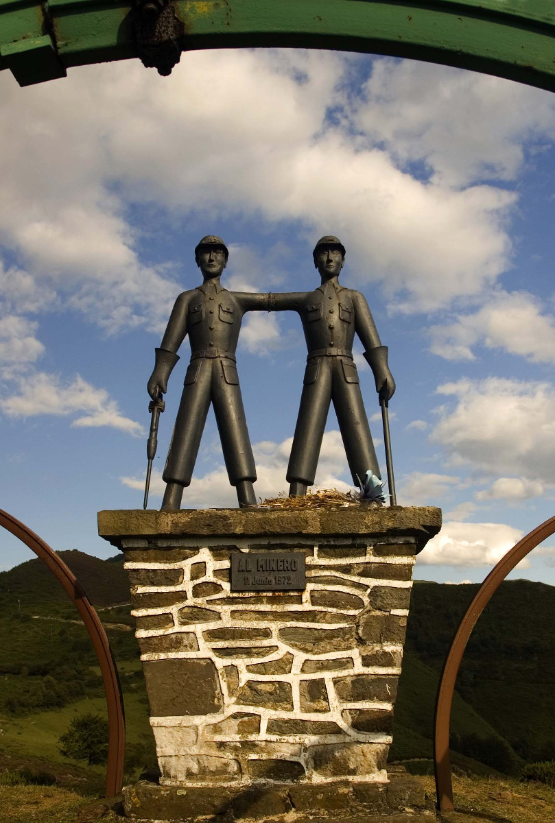 Monumento al minero en el área recreativa de La Col.ladiel.la (Fot.: José Luis Soto).