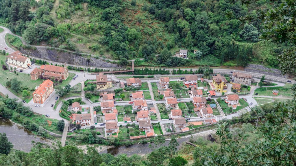 Panorámica del Poblado de Bustiello (Fot: Vero - AF Semeya)