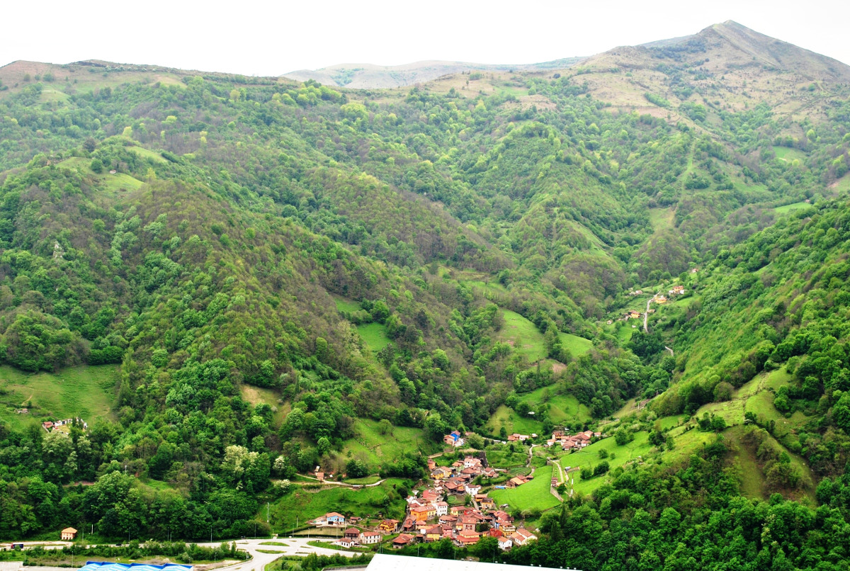 Panorámica del valle de Lloredo (Fot: Asoc. Cultural Los Averinos)