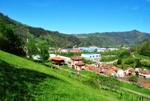 Vista a Lloreo y al Pico Gua (Fot: Asoc. Cultural Los Averinos)