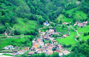Vista al pueblo de Lloreo ( Fot: Asoc. Cultural Los Averinos)
