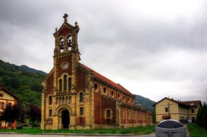 Vista de la iglesia del Poblado de Bustiello ( Fot: Yolanda Suarez - AF Semeya)