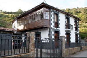 Puerta Principal de la Antigua Escuela de Carcarosa