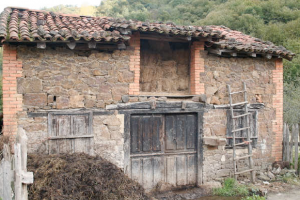 Cuadra y pajar de Uriendes - Uxo