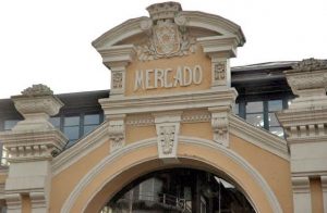 Detalle fachada principal Mercado Municipal de Abastos