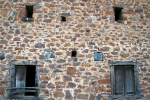 Fachada de la cuadra y pajar de Conforcos - Uxo