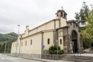 Lateral y fachada Iglesia de Santa María de Figareo (Fot. J. Vázquez - AF Semeya)