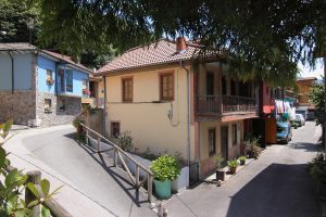 Primera vivienda de Baiña (Fot: Cheluis - AF Semeya)