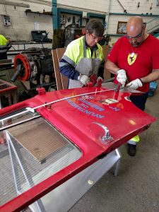 Reparación de corrosión parcial de puerta de cabina de camión EBRO .