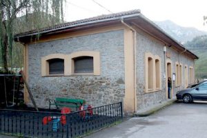 Antiguas escuelas de Baiña