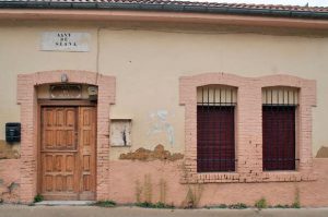 Edificio de la antigua escuela unitaria con vivienda - Siana