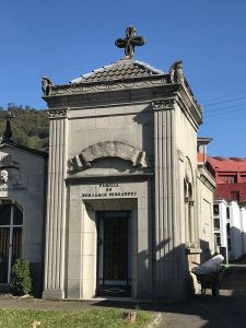 Panteón de Benjamín Fernández IV