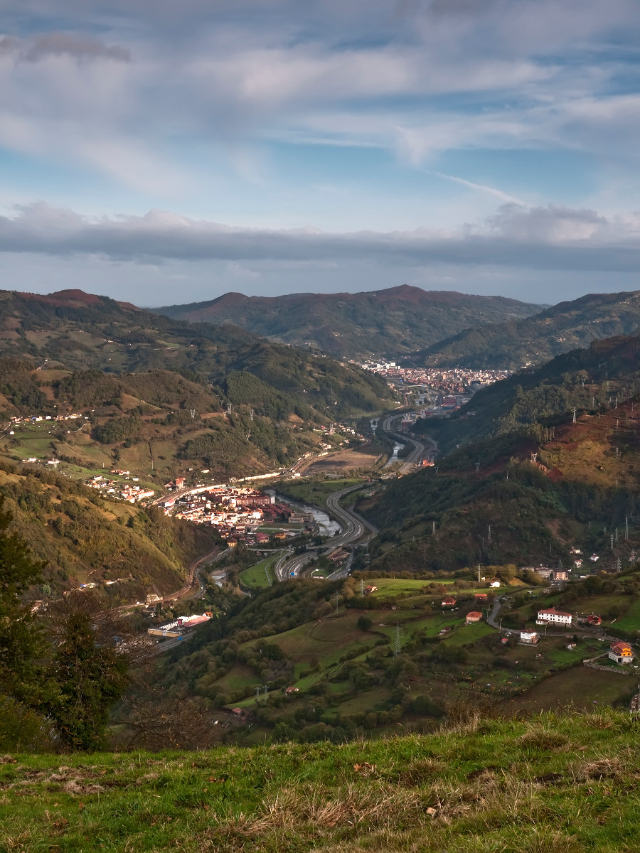 Vista al valle del Caudal (Fot. Carlos Salvo - AF Semeya)