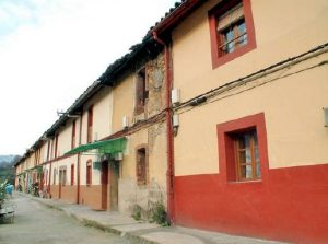 Lateral Cuarteles de obreros de Santo Tomás de la SHT