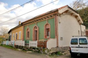 Lateral casas de la rifa 