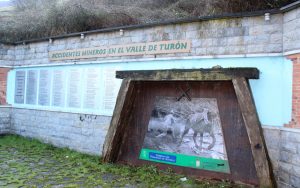 Monumento a los Mineros Fallecidos Valle Turón