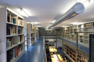 Sala de enciclopedias y estudio