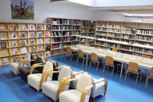 Sala de lectura de la biblioteca pública de Mieres