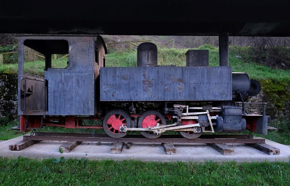 LOCOMOTORA DE VAPOR SHE 8 Turón